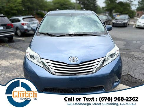 Used 2017 Toyota Sienna XLE w/ XLE Navigation Package FWD image 2