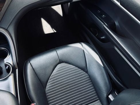 Used 2019 Toyota Camry SE image 7