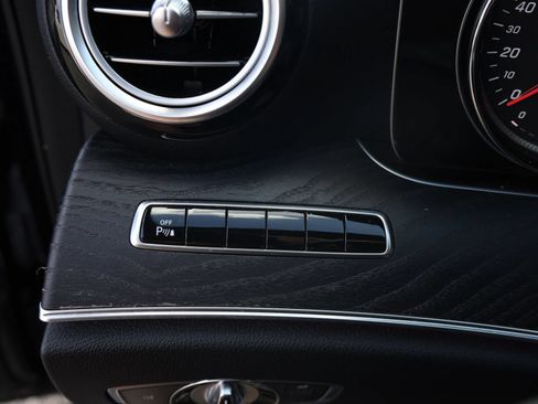 Used 2019 Mercedes-Benz E 300 4MATIC image 22