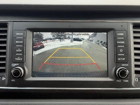 Used 2021 Kia Sedona LX image 17