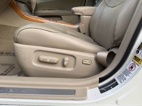 Used 2005 Toyota Avalon XLS image 34