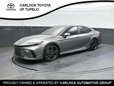 Used 2025 Toyota Camry XSE FWD image 9
