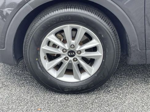 Used 2019 Kia Sorento LX image 9