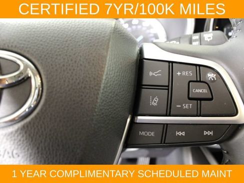 Used 2022 Toyota Highlander XLE AWD/4WD image 23
