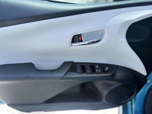 Used 2022 Toyota Prius Prime XLE image 22