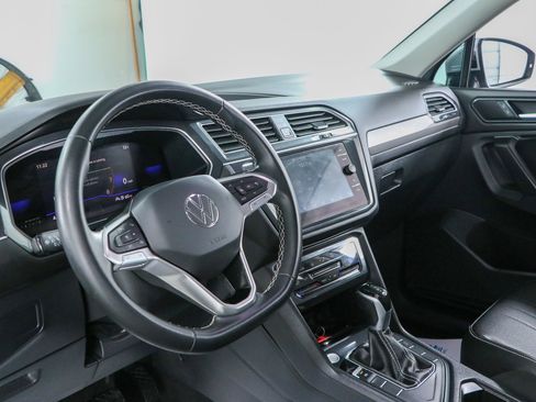 Used 2023 Volkswagen Tiguan SE FWD image 22