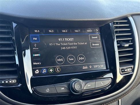 Used 2022 Chevrolet Trax LT w/ LT Convenience Package image 13