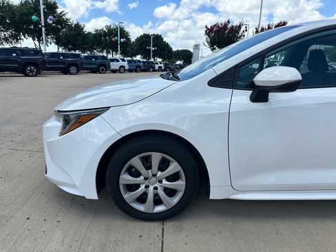Used 2024 Toyota Corolla LE FWD image 2