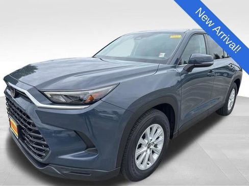 Used 2024 Toyota Grand Highlander AWD Hybrid image 3