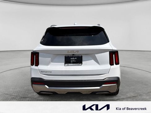 Used 2024 Kia Sorento EX w/ Panoramic Sunroof Package FWD image 6