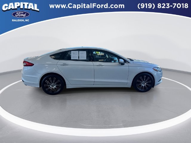 Certified 2018 Ford Fusion SE w/ Fusion SE Technology Package FWD image 9