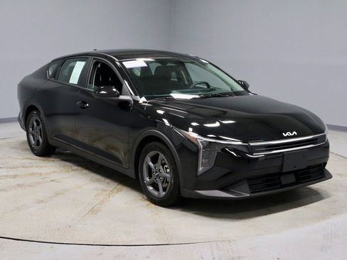 Used 2025 Kia K4 LXS image 1
