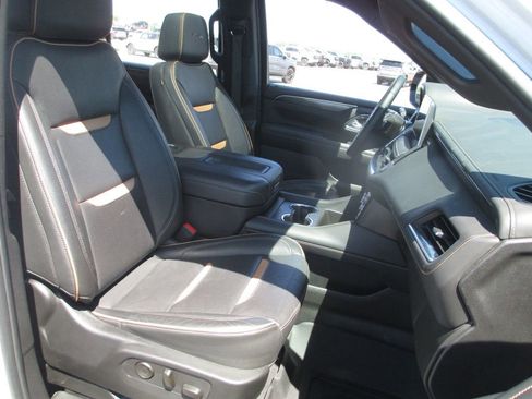 Used 2024 GMC Yukon XL AT4 w/ Technology Package AWD/4WD image 24