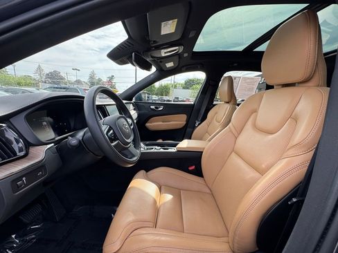 Used 2022 Volvo XC60 B5 Inscription w/ Climate Package image 20