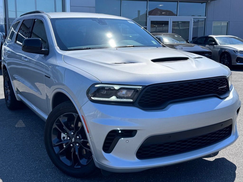 Certified 2025 Dodge Durango R/T w/ Blacktop Package AWD/4WD image 1