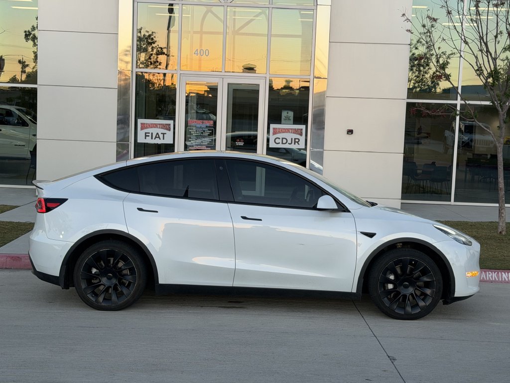 Used 2022 Tesla Model Y Long Range AWD/4WD image 3