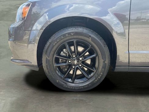 Used 2020 Dodge Grand Caravan SE FWD image 34