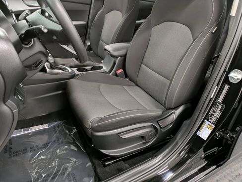 Certified 2022 Kia Forte LXS image 9