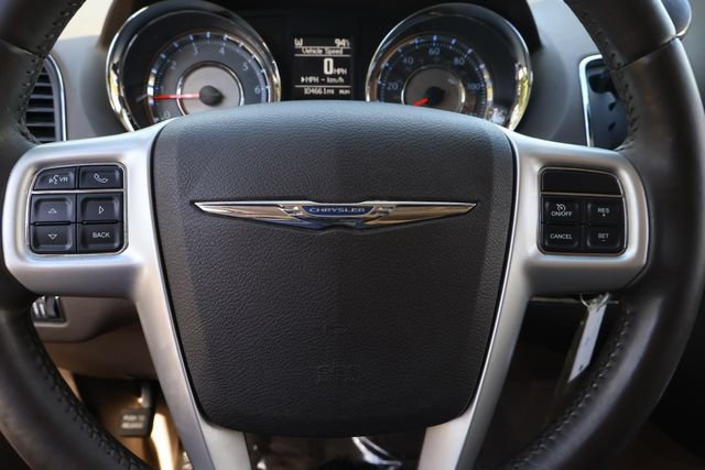 Used 2015 Chrysler Town & Country Touring FWD image 22
