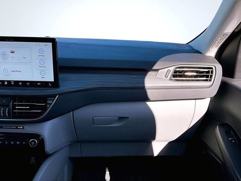 Used 2024 Ford Escape Platinum image 17