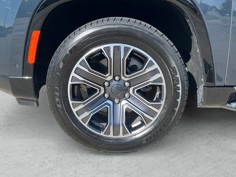 Used 2024 Jeep Wagoneer 4WD w/ Premium Group I image 23