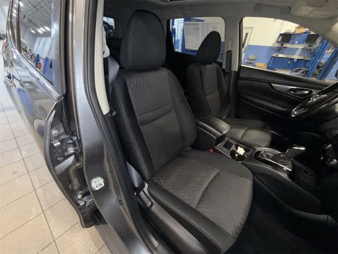 Used 2019 Nissan Rogue SV w/ Sun & Sound Touring Package image 16