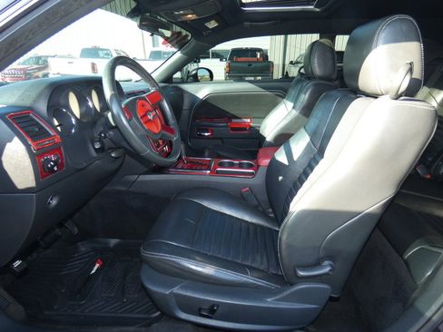 Used 2010 Dodge Challenger SE image 12