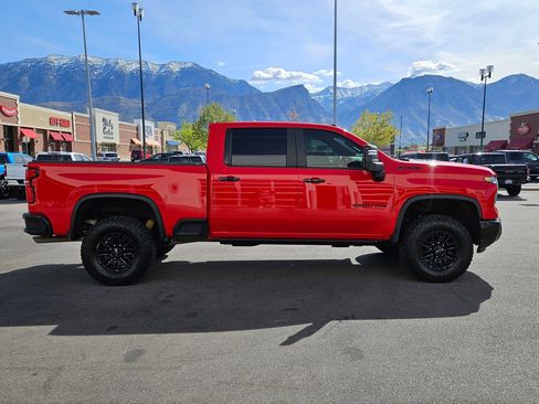 Used 2024 Chevrolet Silverado 2500 ZR2 w/ Technology Package AWD/4WD image 2
