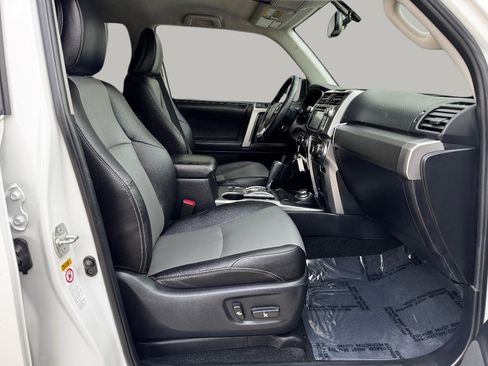 Used 2018 Toyota 4Runner SR5 Premium image 19