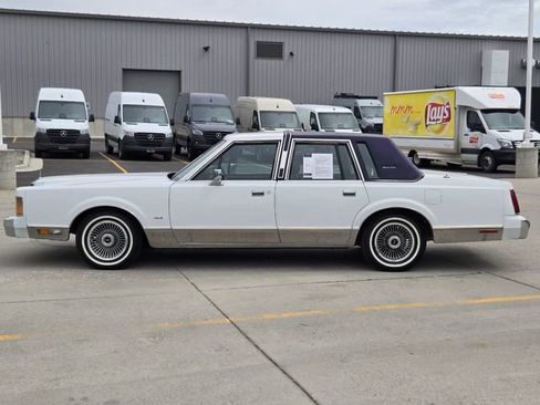 Used 1989 Lincoln Town Car Signature RWD image 33