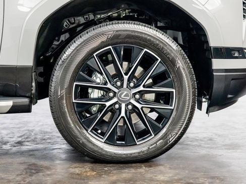 Used 2025 Lexus GX 550 image 24