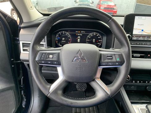 Used 2023 Mitsubishi Outlander SE image 30