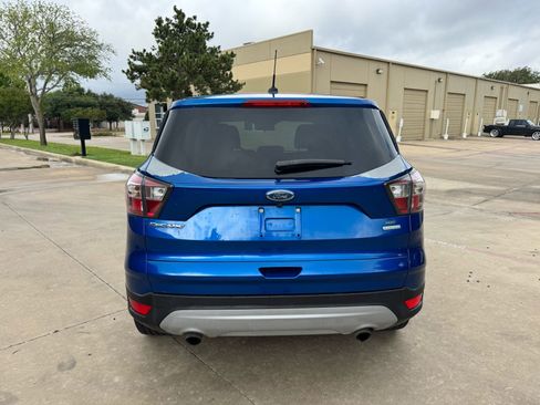 Used 2017 Ford Escape SE FWD image 3