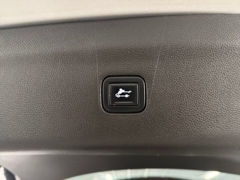 Used 2021 Buick Enclave Essence w/ Sound and Sites Package FWD image 9