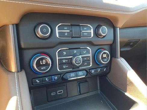 Used 2024 Chevrolet Tahoe High Country AWD/4WD image 23
