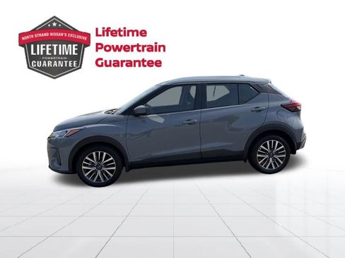 Used 2023 Nissan Kicks SV FWD image 2