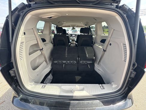 Used 2023 Chrysler Voyager LX FWD image 15