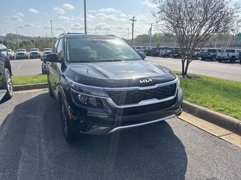 Used 2023 Kia Seltos S w/ Navigation Package image 1