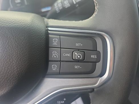 Used 2024 Jeep Wagoneer L Series II AWD/4WD image 28