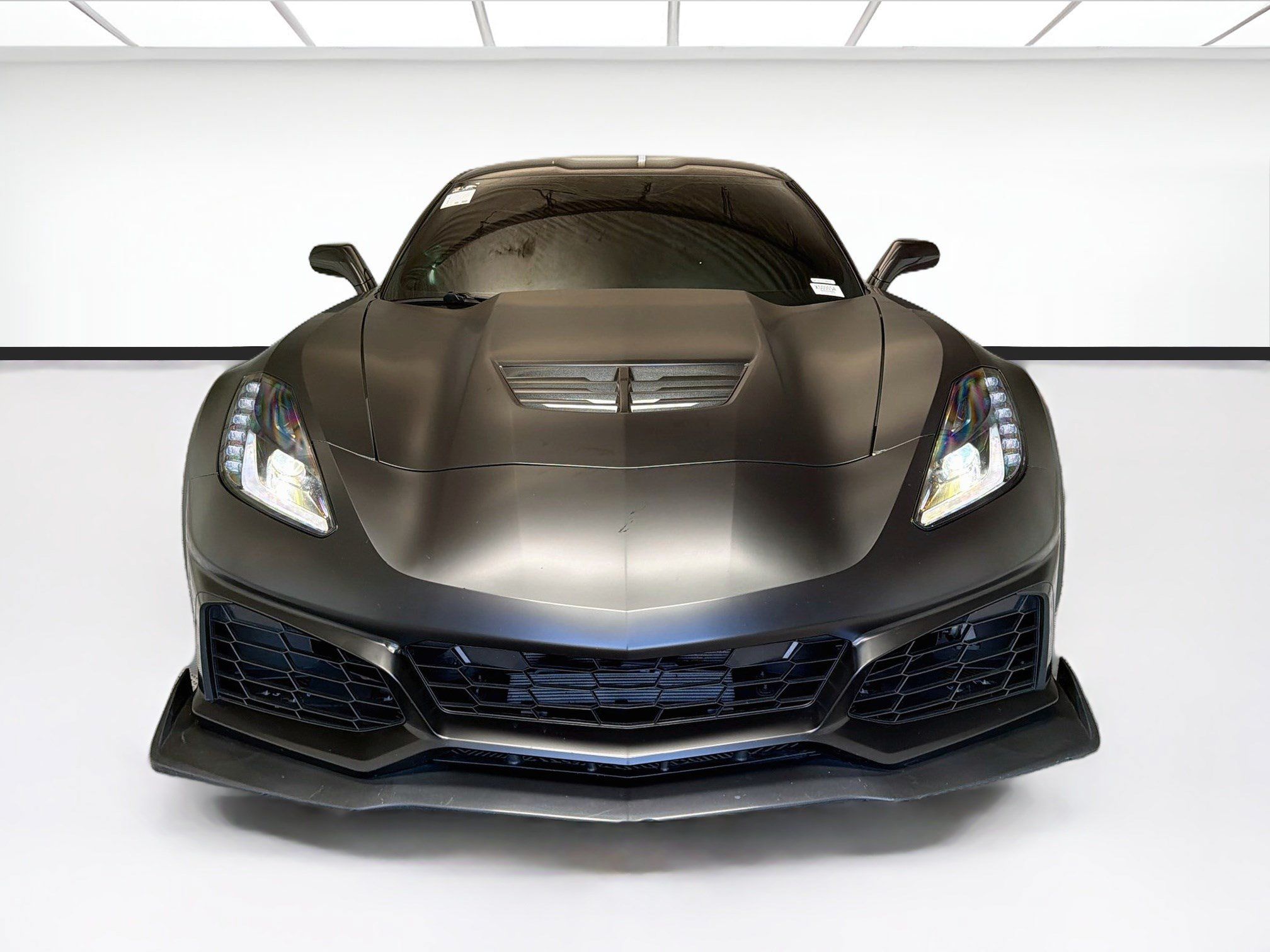 Used 2015 Chevrolet Corvette Z06 w/ 3LZ Preferred Equipment Group RWD image 2