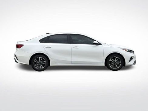 Used 2024 Kia Forte LXS w/ LXS Technology Package FWD image 5