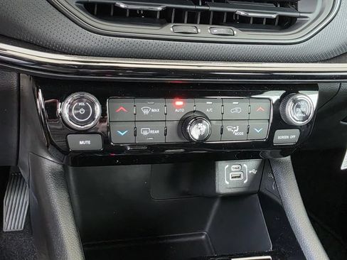 New 2026 Jeep Compass Latitude w/ Sun and Sound Group AWD/4WD image 23
