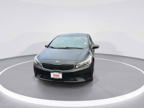 Used 2017 Kia Forte LX image 3