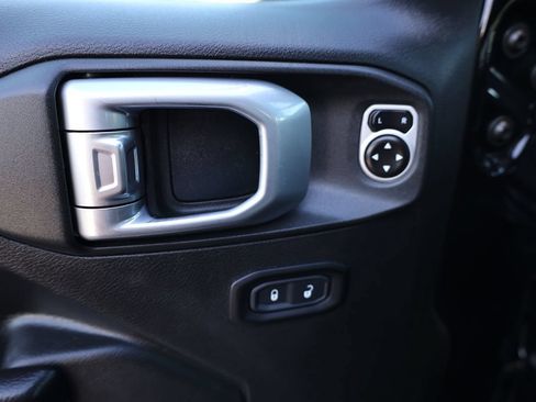 Used 2019 Jeep Wrangler Unlimited Sport AWD/4WD image 11