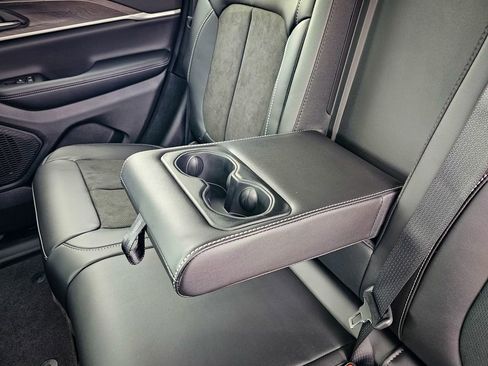 New 2026 Jeep Grand Cherokee Altitude AWD/4WD image 32