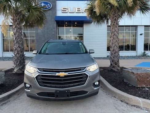 Used 2018 Chevrolet Traverse Premier w/ Driver Confidence II Package FWD image 2
