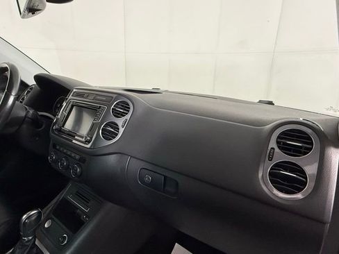 Used 2017 Volkswagen Tiguan Sport image 31