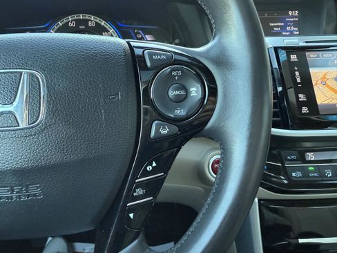 Used 2017 Honda Accord Touring image 27