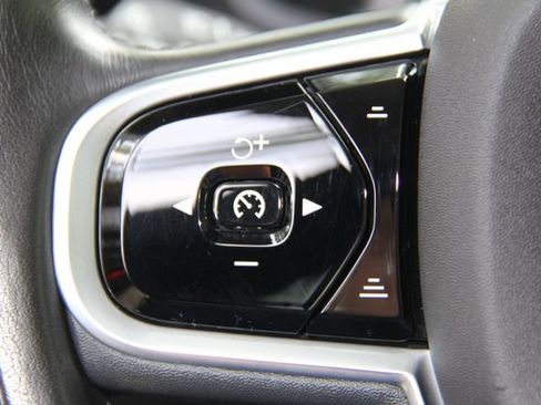 Used 2020 Volvo S60 T5 Momentum FWD image 23