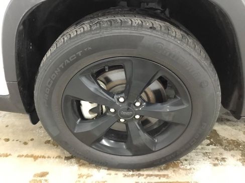 Used 2023 Jeep Cherokee Altitude Lux AWD/4WD image 4